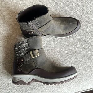 Merrell Eventyr strap Bungee cord waterproof leather ankle boots size 6
